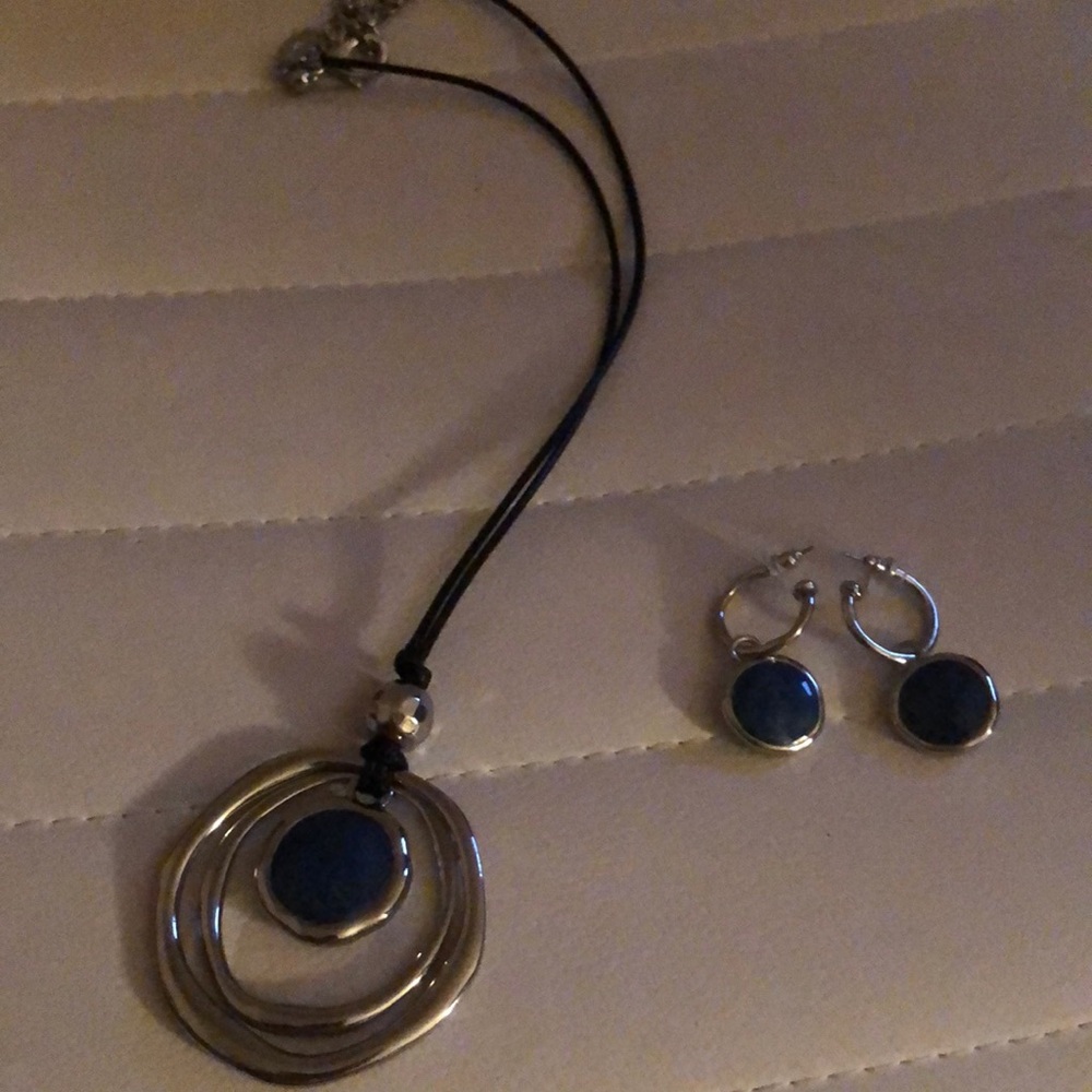 NWOT Elegant Silver and Blue Necklace and Earring Set reversible to white